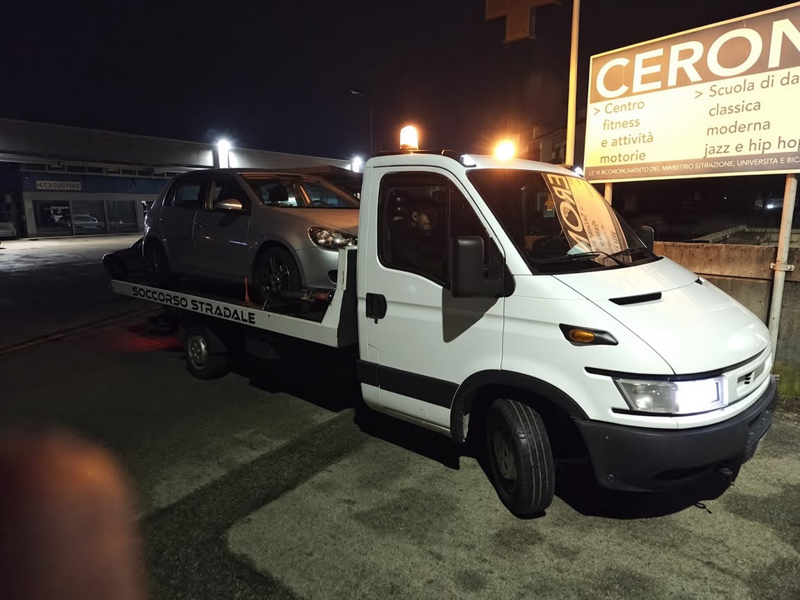 Soccorso Stradale H24 Varese notturno per auto Volkswagen Golf